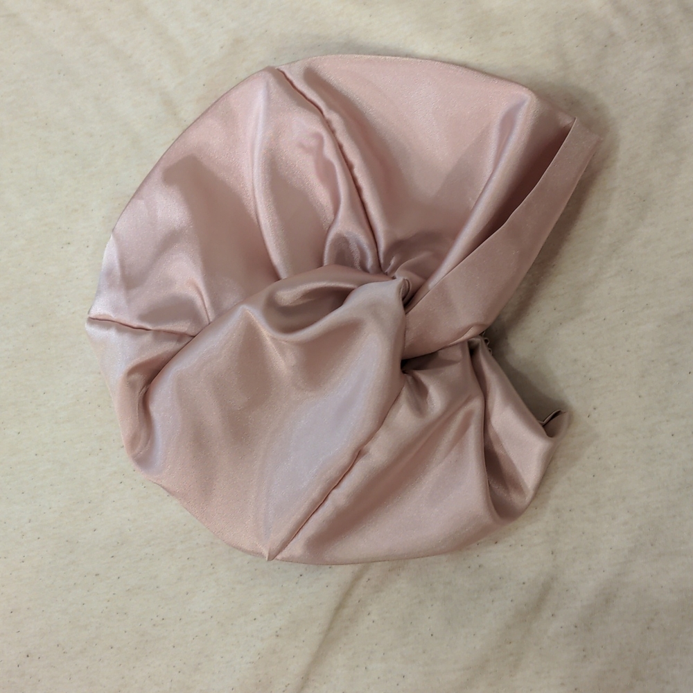 Silky bonnet